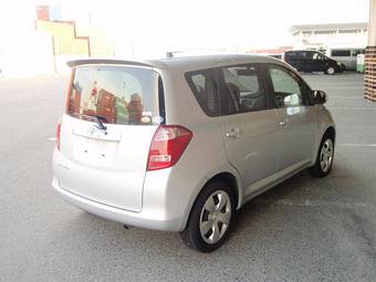 2005 Toyota Ractis Pics