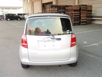 2005 Toyota Ractis Pictures