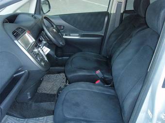 2005 Toyota Ractis Photos