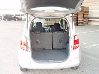 2005 Toyota Ractis Pictures