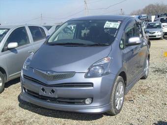 2005 Toyota Ractis Photos