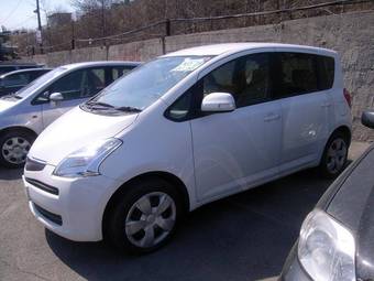 2005 Toyota Ractis Pictures