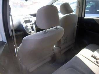 2005 Toyota Ractis Pictures