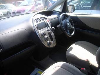 2005 Toyota Ractis Photos