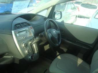 2005 Toyota Ractis Pictures