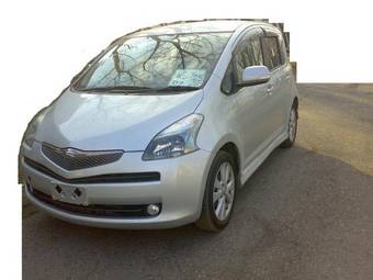 2005 Toyota Ractis Photos