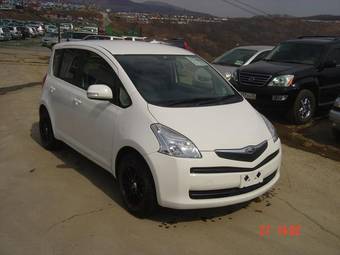 2005 Toyota Ractis Pictures