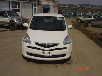 2005 Toyota Ractis Pictures