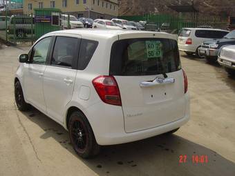 2005 Toyota Ractis Photos