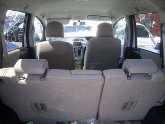 2005 Toyota Ractis Photos