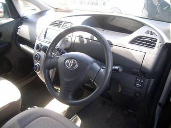 2005 Toyota Ractis Pictures