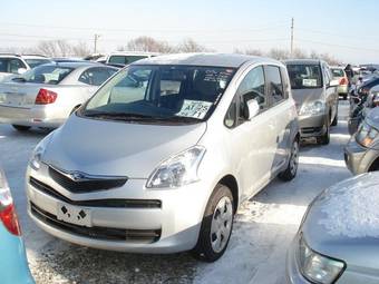 2005 Toyota Ractis Images