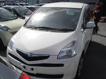 2005 Toyota Ractis Photos