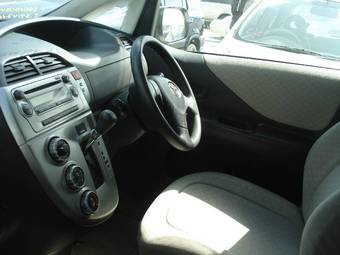 2005 Toyota Ractis Photos
