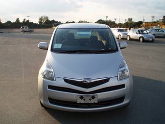 2005 Toyota Ractis Photos
