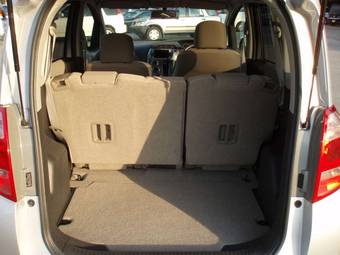 2005 Toyota Ractis Pictures