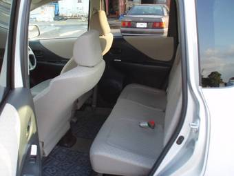 2005 Toyota Ractis Pictures
