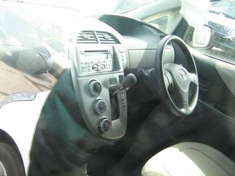 2005 Toyota Ractis Pics