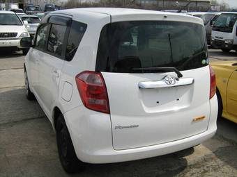 2005 Toyota Ractis Pictures