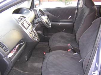 2005 Toyota Ractis Pics