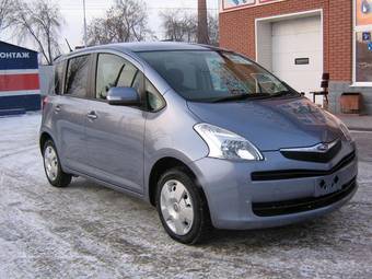 2005 Toyota Ractis Pictures