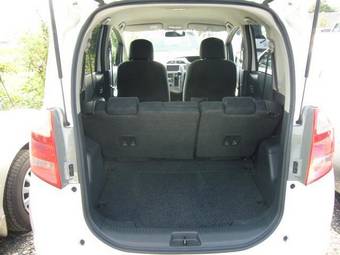 2005 Toyota Ractis Images
