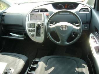 2005 Toyota Ractis Pictures