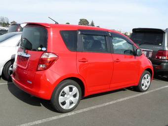 2005 Toyota Ractis Photos
