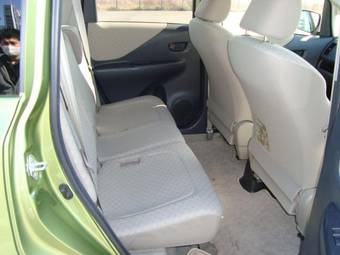 2005 Toyota Ractis Pics