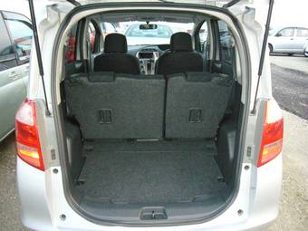 2005 Toyota Ractis Photos