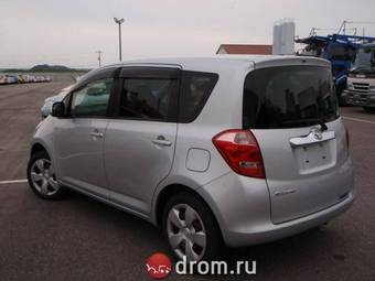 2005 Toyota Ractis Photos