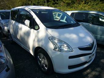 2005 Toyota Ractis Photos