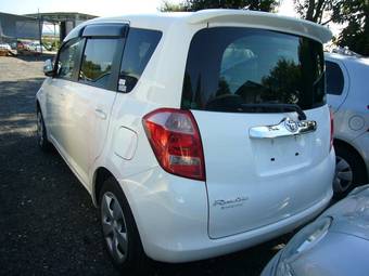 2005 Toyota Ractis Photos
