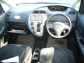2005 Toyota Ractis Photos