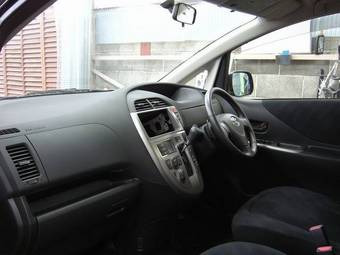 2005 Toyota Ractis Photos
