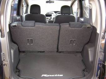 2005 Toyota Ractis Photos