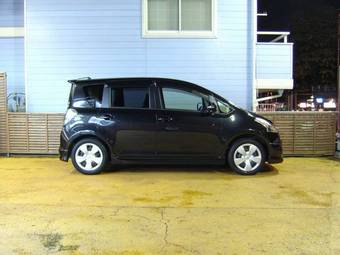 2005 Toyota Ractis Wallpapers