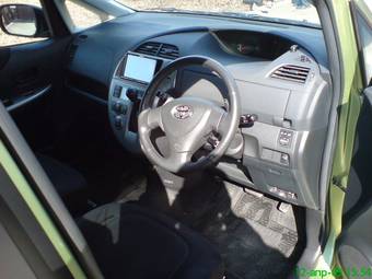 2005 Toyota Ractis Pictures