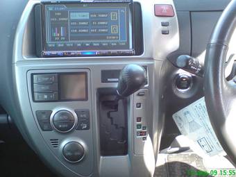 2005 Toyota Ractis Photos