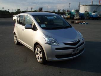 2005 Toyota Ractis Photos