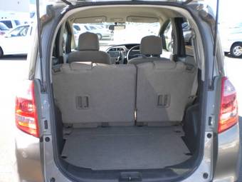 2005 Toyota Ractis Pics