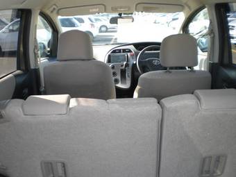 2005 Toyota Ractis Pictures