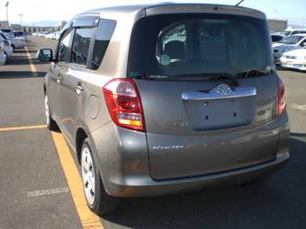 2005 Toyota Ractis Photos