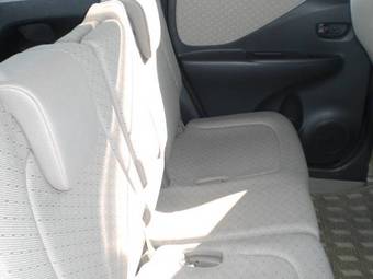 2005 Toyota Ractis Pictures