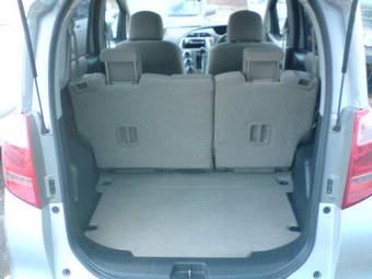 2005 Toyota Ractis Pictures