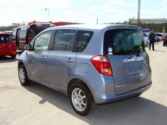 2005 Toyota Ractis Photos