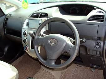 2005 Toyota Ractis Pictures