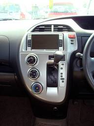 2005 Toyota Ractis Photos