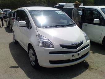 2005 Toyota Ractis Photos