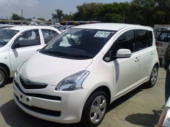 2005 Toyota Ractis Photos